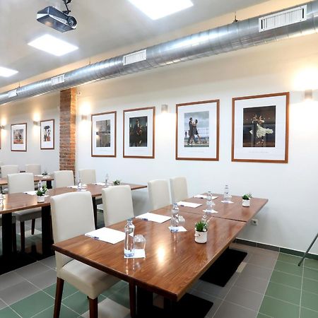 Strážnice Hotel Pod Vezi מראה חיצוני תמונה