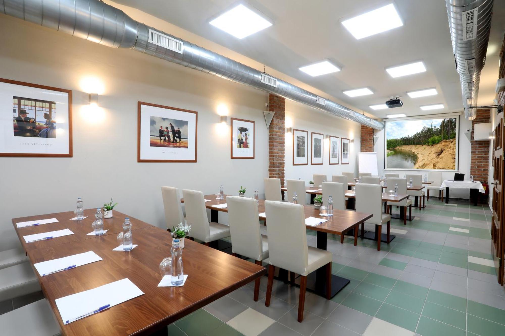 Strážnice Hotel Pod Vezi מראה חיצוני תמונה