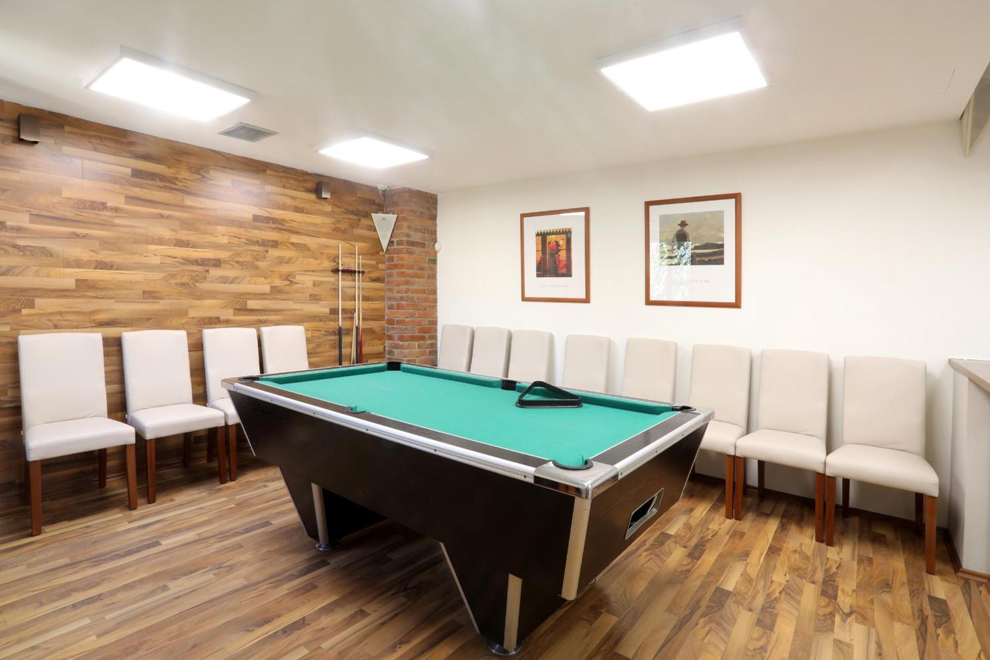 Strážnice Hotel Pod Vezi מראה חיצוני תמונה