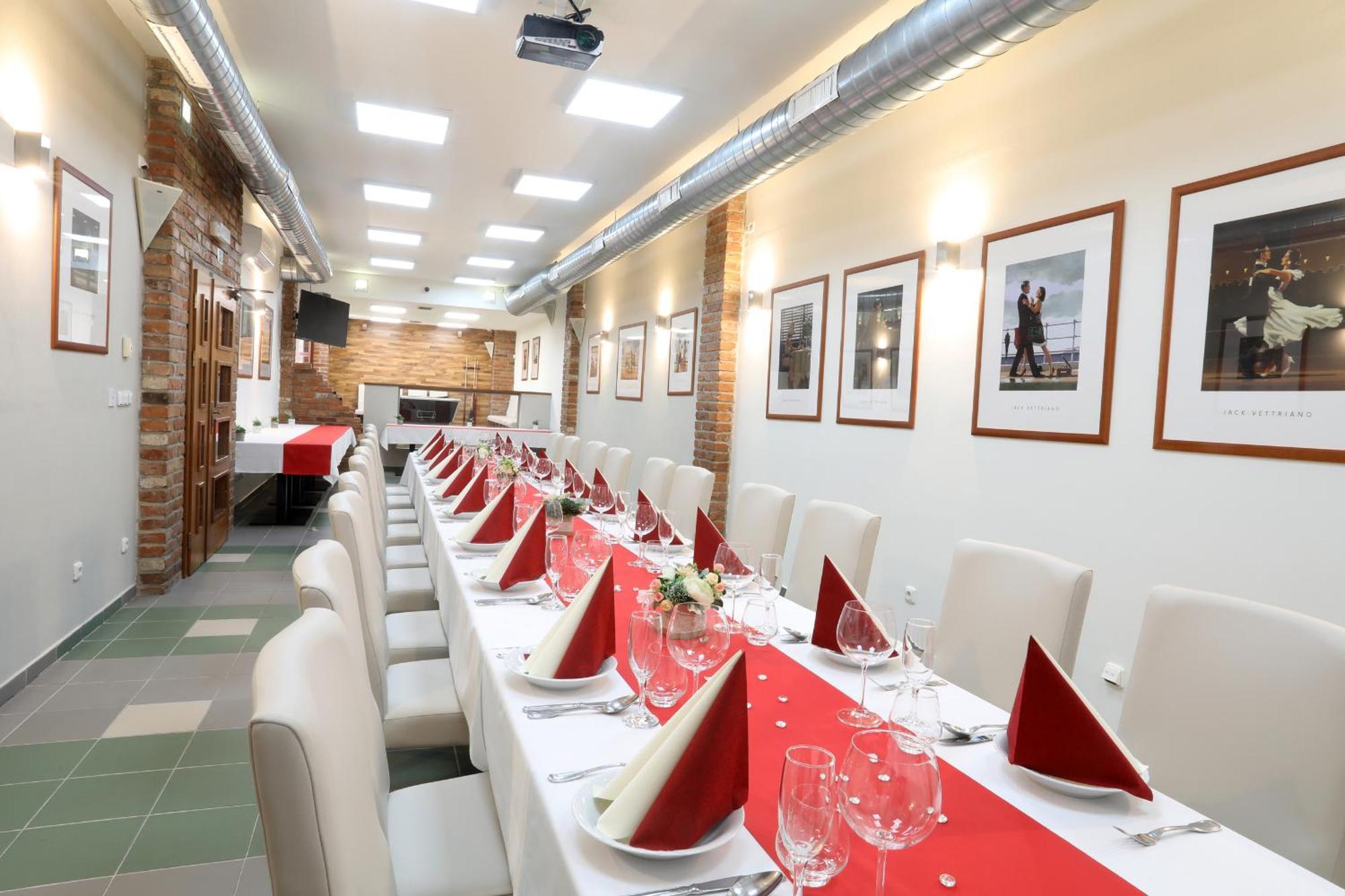 Strážnice Hotel Pod Vezi מראה חיצוני תמונה