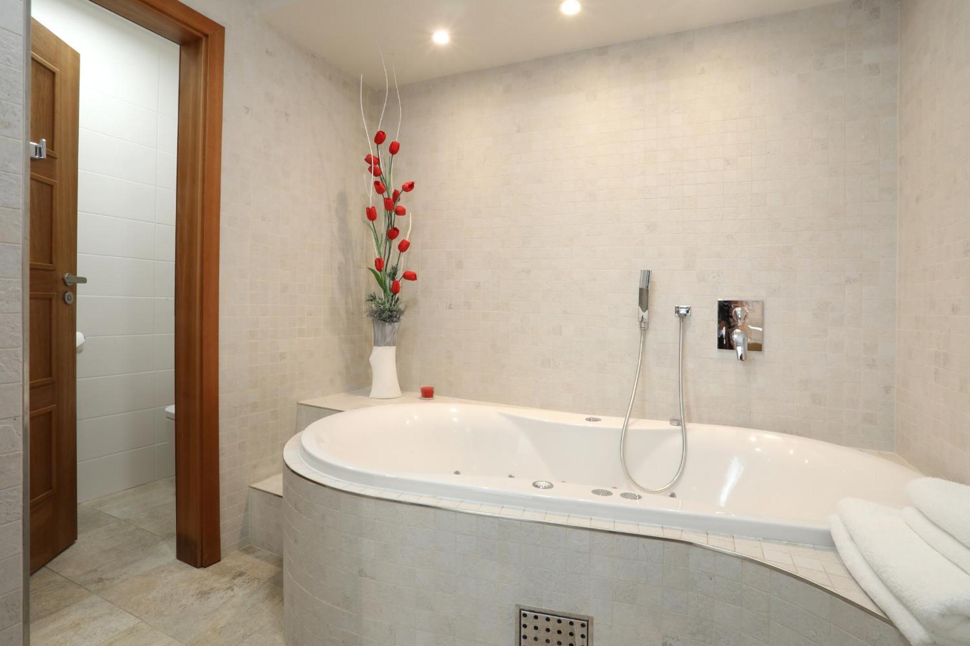 Strážnice Hotel Pod Vezi מראה חיצוני תמונה
