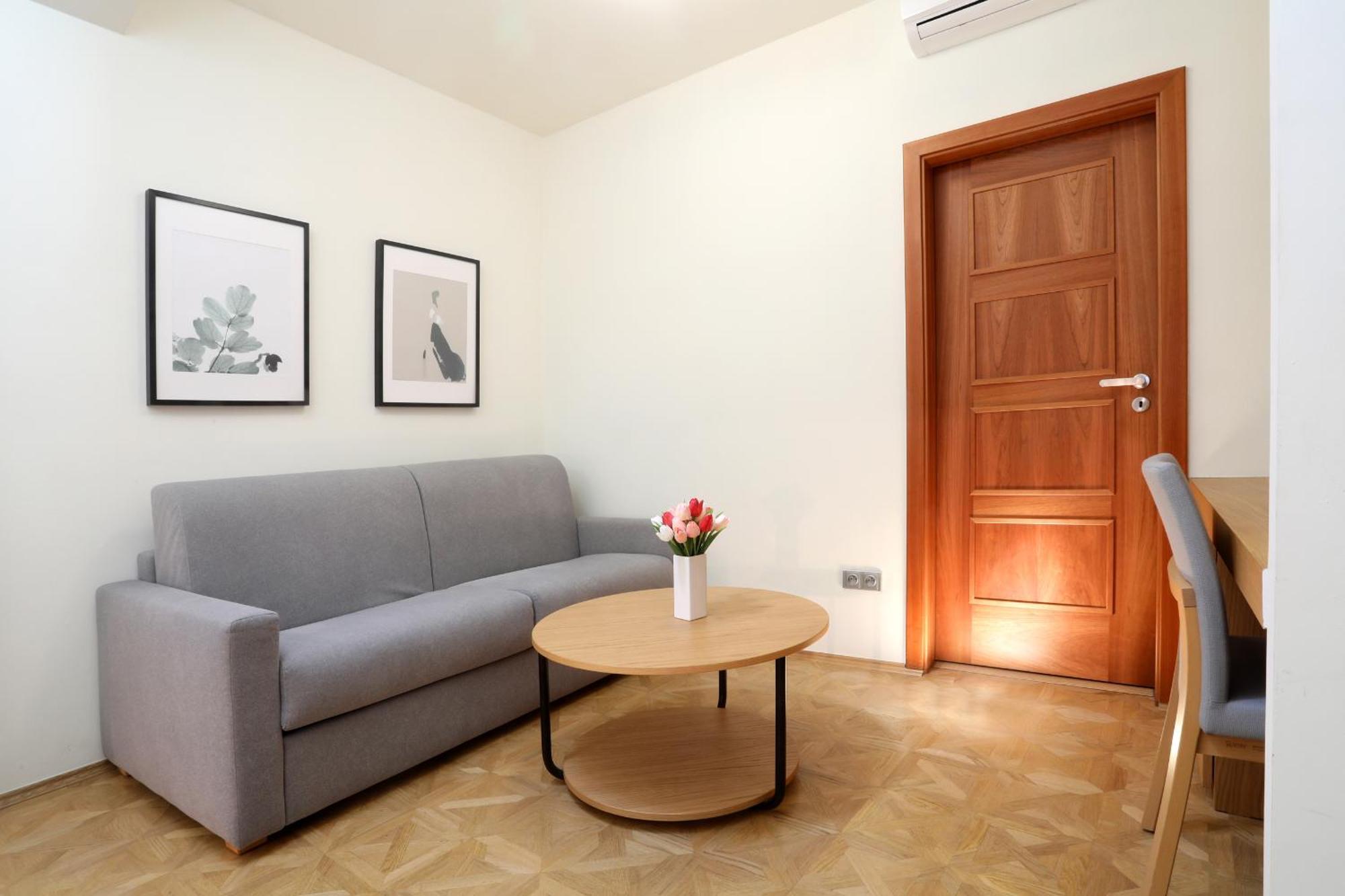 Strážnice Hotel Pod Vezi מראה חיצוני תמונה