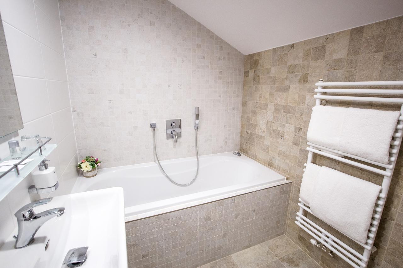 Strážnice Hotel Pod Vezi מראה חיצוני תמונה