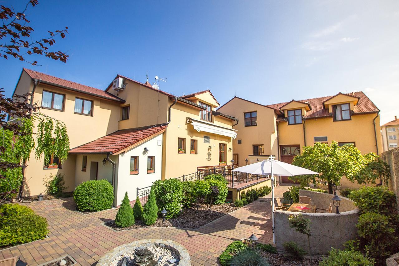 Strážnice Hotel Pod Vezi מראה חיצוני תמונה
