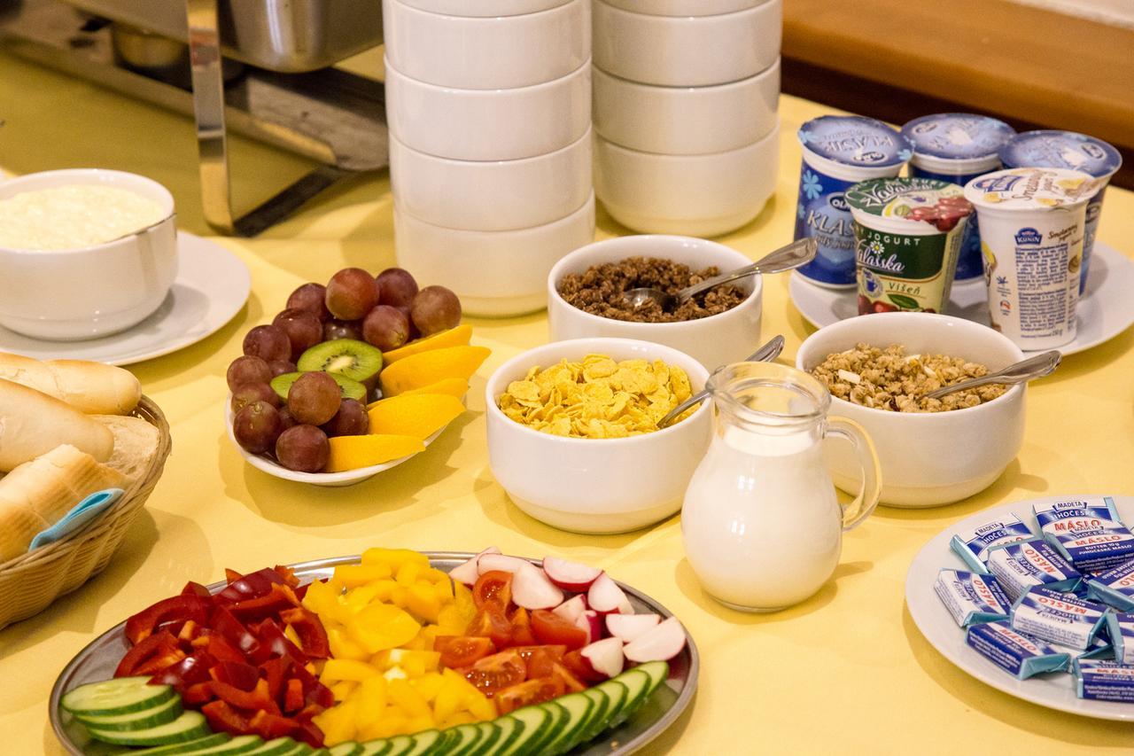Strážnice Hotel Pod Vezi מראה חיצוני תמונה