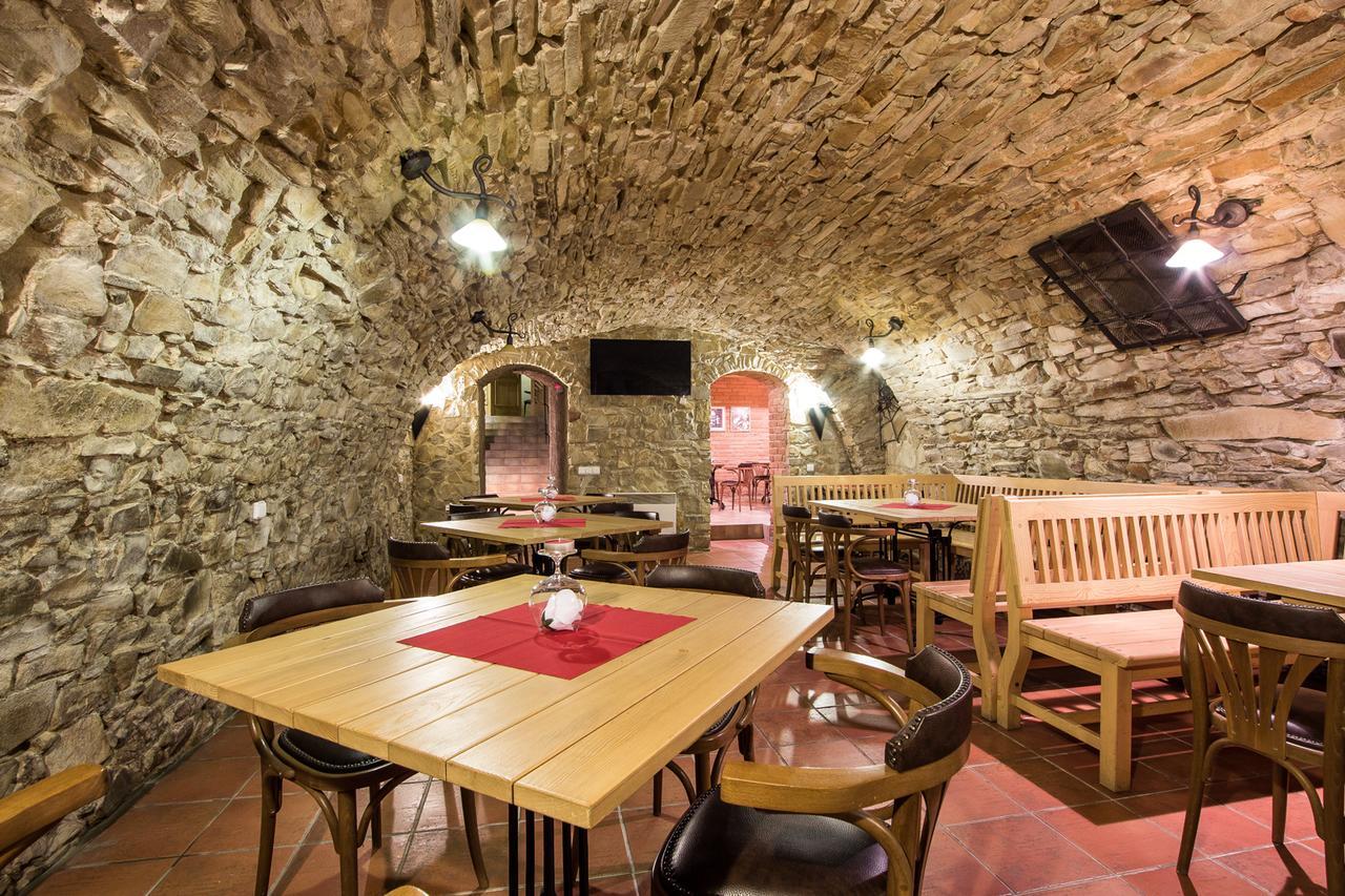 Strážnice Hotel Pod Vezi מראה חיצוני תמונה