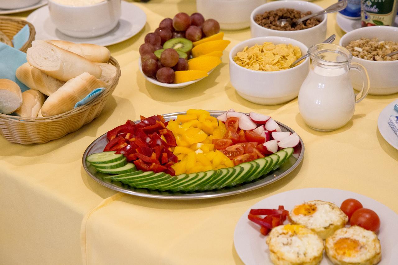 Strážnice Hotel Pod Vezi מראה חיצוני תמונה