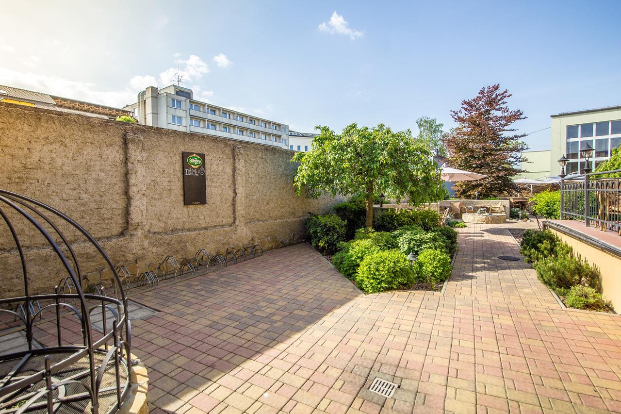 Strážnice Hotel Pod Vezi מראה חיצוני תמונה