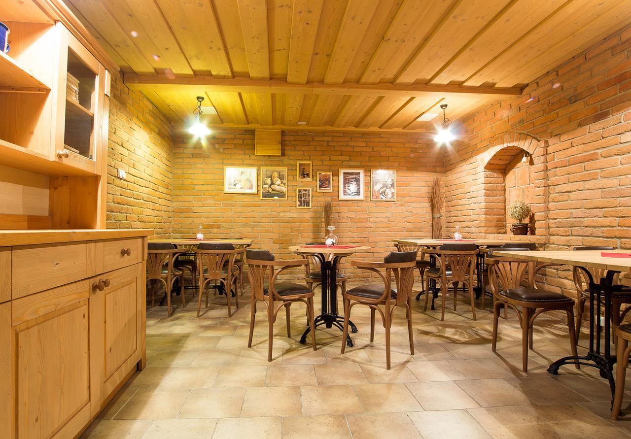 Strážnice Hotel Pod Vezi מראה חיצוני תמונה